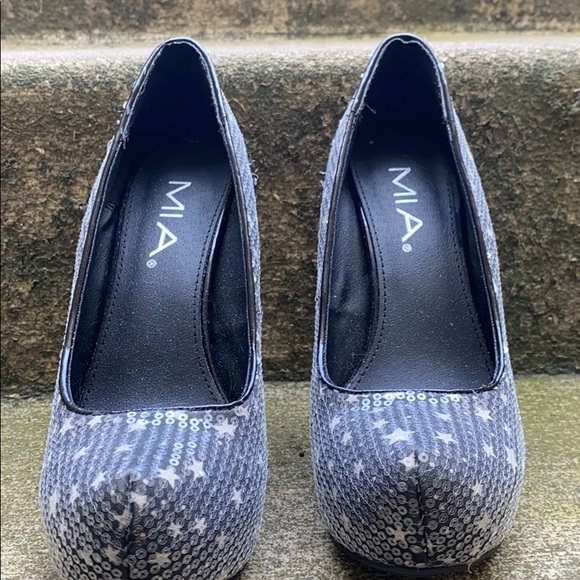 Heels - Picture 3 of 3